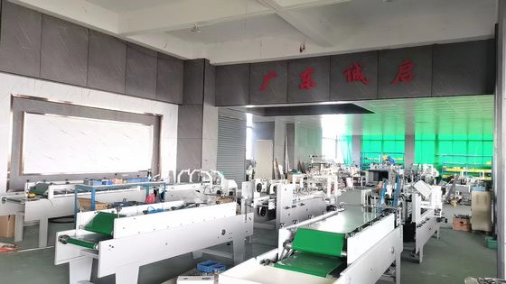 Папка клея для наклеивания и складывания коробки вмещает бумажный материал различных размеров